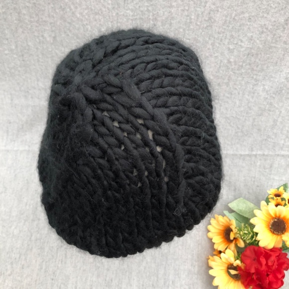 NWOT - Deep Black Thick Knit Beret - Picture 3 of 10